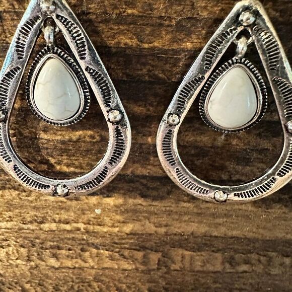 Boho Hippie‎ Cowgirl Western Stamped White Stone Teardrop Silver Earrings, Gift - Picture 3 of 5